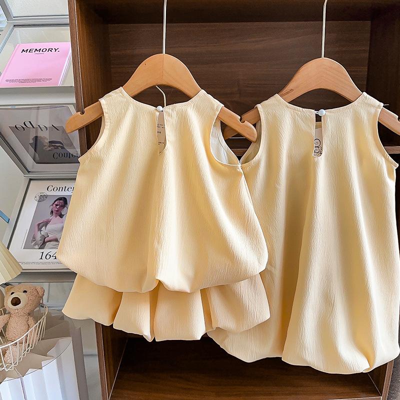 y628 - Sister Outfit - Duck Vest Set And Sleeveless Dress - 图片 3