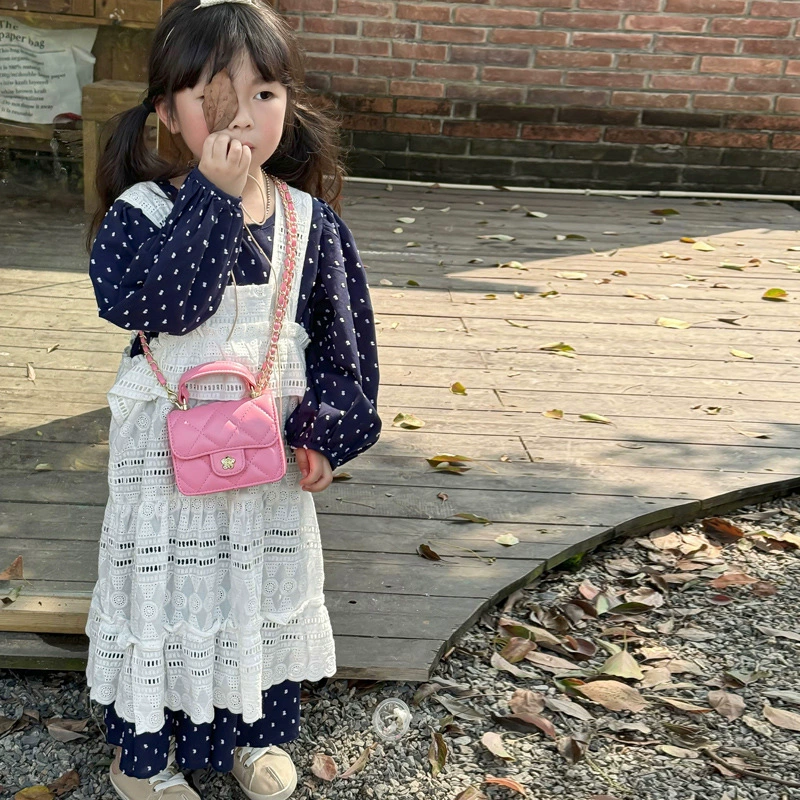 y782 - Chanel Style Diamond Chain Shoulder Bag - Image 1