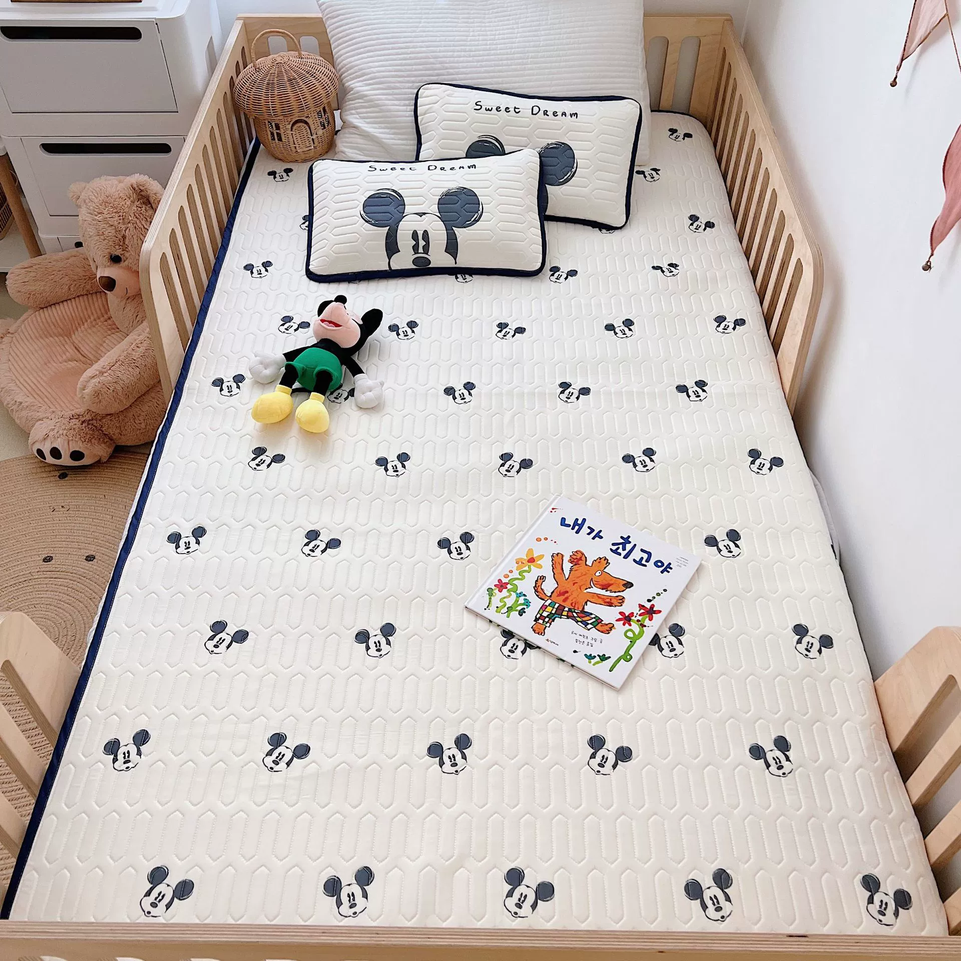 y830 - Cartoon Ice Silk Latex Pillowcase / Pillow - Image 12