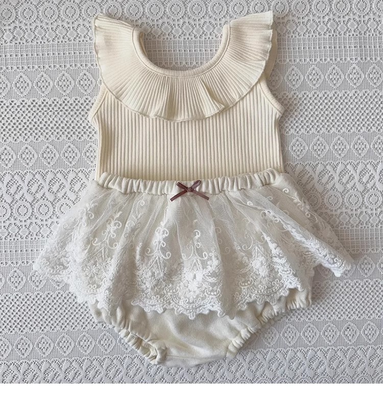 y997 - Ruffled Collar Vest Set