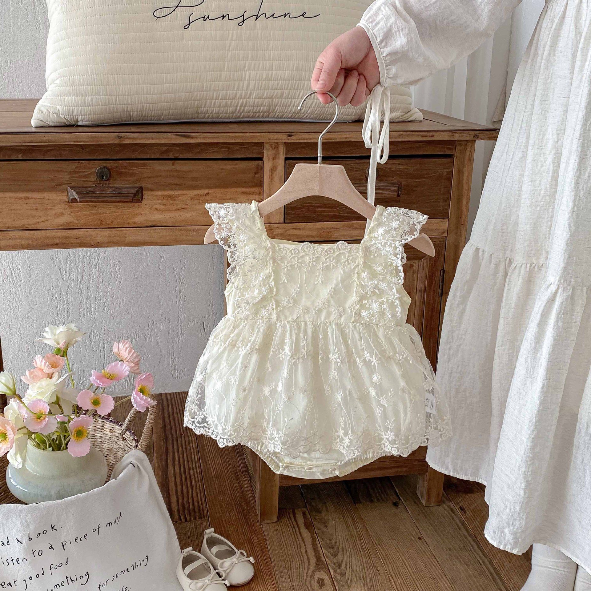 y1340 - Apricot Lace Embroidery Flower Romper - 图片 1