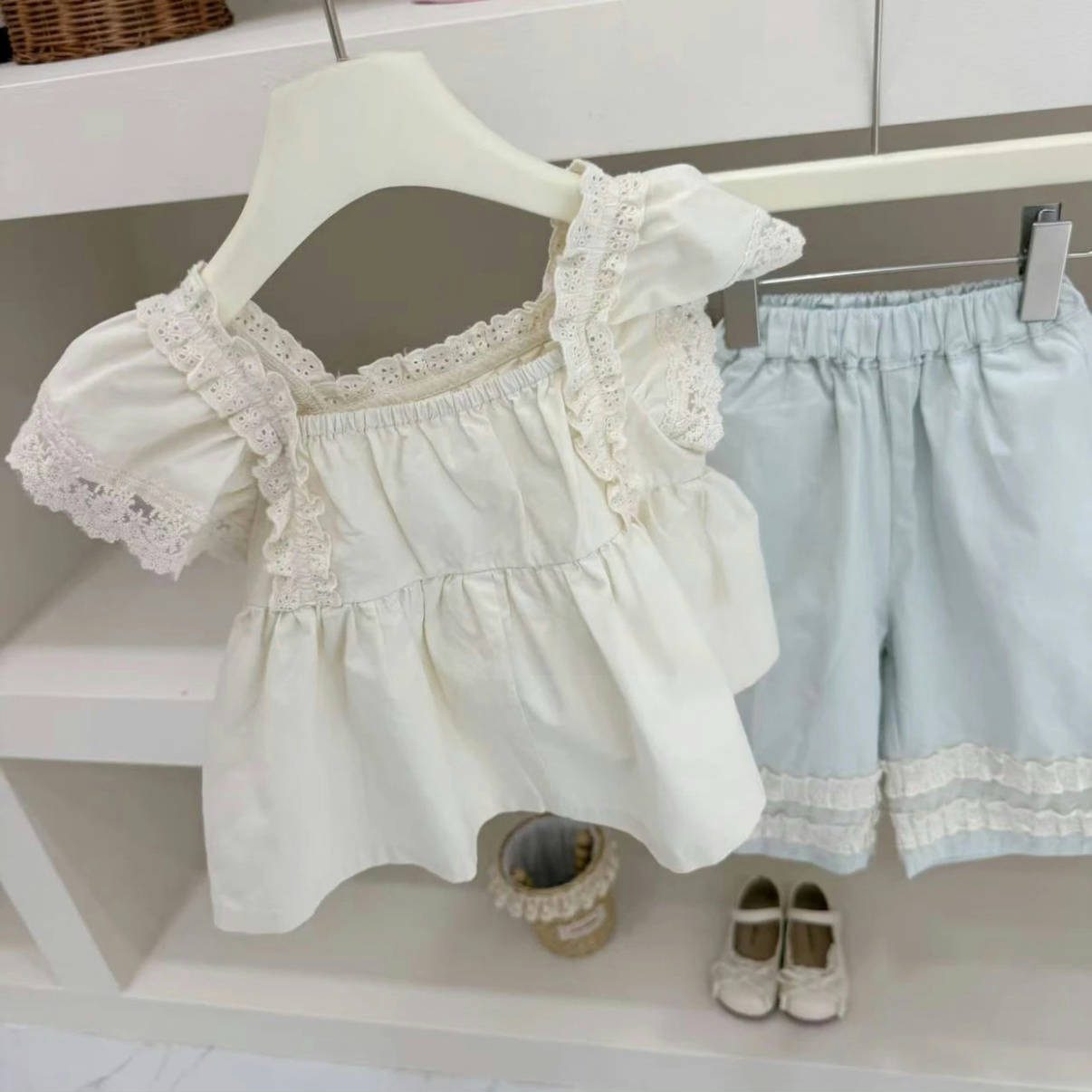 y1485 - Rose Lace Shirt Blue Pants Set - Image 4